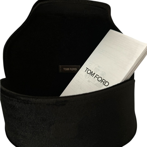 Tom Ford sunglasses case and cleaning kit - Picture 2 of 5